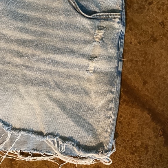 AVA‎ & Viv plus high rise distressed light wash jean shorts - Picture 2 of 6